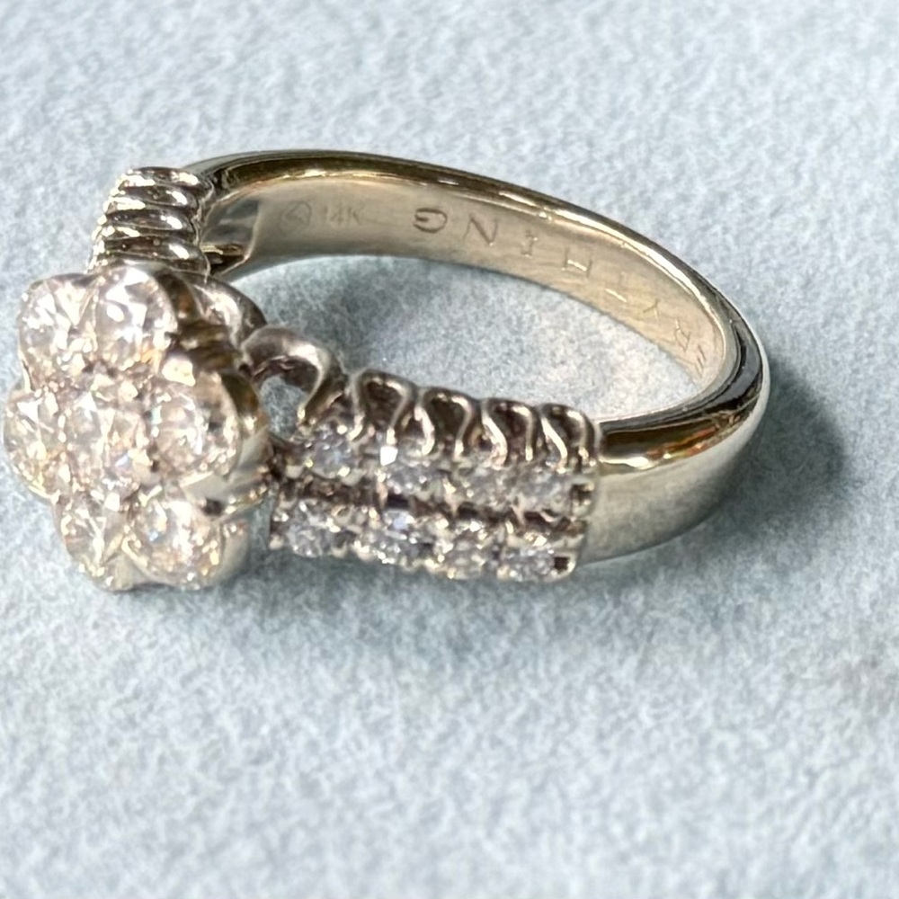 Beautiful 14k White Gold 1.86 Ct Diamond Flower Ring - Picture 10 of 10